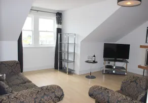 4 Guest-Central-2 Bedroom- Private Parking Flat - Image 4