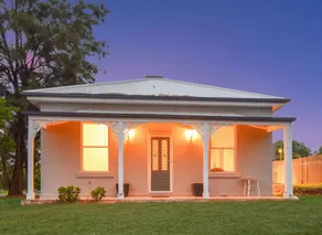 House in Young Walk to pool, Main St, shops. Pets - Image 2