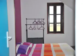 Quiet house with land - Image 2