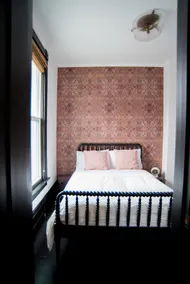 A Stylish, sundrenched Chicago Ravenswood Flat - Image 2
