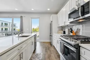 Spacious 1 Bedroom Condo near the French Quarter - Image 3