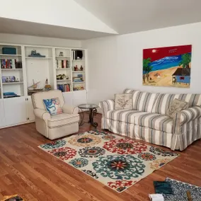 Quiet beach cottage with unique local attractions nearby - Image 4