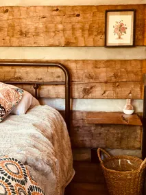 Houndstooth Hideaway-Stylish Cabin Near Wineries - Image 4