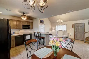 Mountainview upscale 2 story home - Image 4