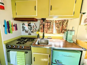 VCT#1 The Real Teal - Vintage Camper -Glamping  W/Lake Views - Image 5