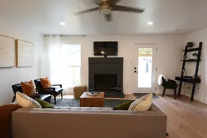 Stylish 2 suite condo minutes to food, music, fun - Image 4