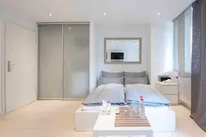 Lisa's modern studio apartment near Marienplatz - Image 2