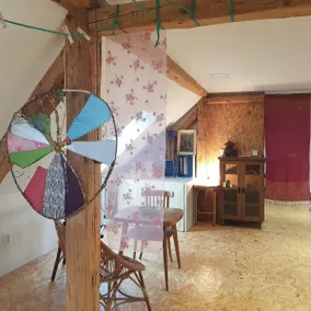 Airy suite in a semi-detached house, private entrance, toilet - Image 5