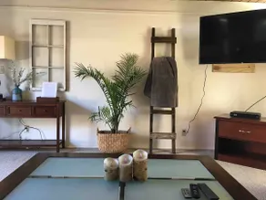 City Center 1 BR 1 BA W/King Bed - 5 min to Campus - Image 2