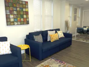 Gorgeous Brand New Condo Fully Loaded Mins to NYC - Image 2