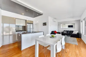 Aloha Marina Apartments - Image 2