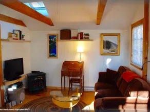 The Writer's Cabin, Jacuzzi, Fireplace, in Town! - Image 3