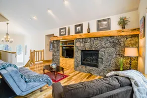 6 BR Luxury Chalet and Hot Tub - Image 3