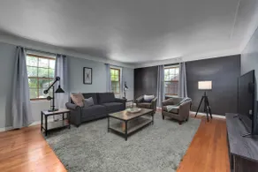 Modern & Comfy ~ Close to Cleveland Clinic ~ Long-Stays Welcome ~ Safe Area - Image 5