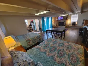 Large studio near downtown (6 min), kitchen & bath - Image 4