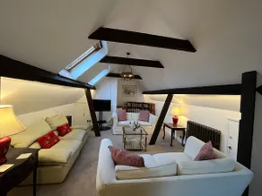 Manor House wing with easy access to London - Image 2