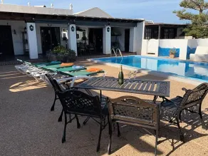 Casa Albryna Lanzarote – Villa rurale avec vue sur la montagne, piscine chauffée solaire et jardins - Image 2
