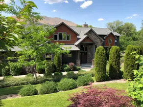 Beautiful, Lake-Front Property - Image 4