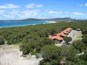 Emu Beach Chalets - Image 2