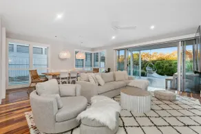 ARANA BEACHFRONT BEACH HOUSE-LUXURY COMFORT STYLE - Image 4