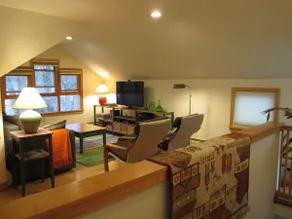 Ithaca Urban Retreat II /only Mid-term rentals 30 days + - Image 2