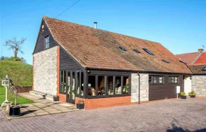 Barn Conversion with Pool & 9 Hole P&P Golf Course - Image 2