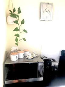 Bright 1 Bedroom unit in the heart of Manly - Image 2