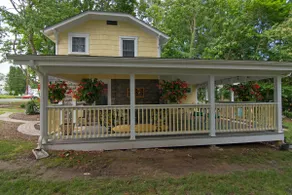 1930's cottage in Lewisburg's Historical District - Image 3