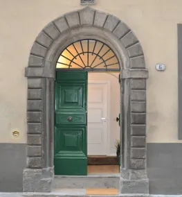 First-floor house in the old town of Lucca - Image 2
