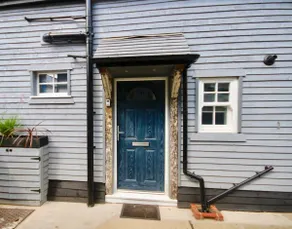 Den Gamle Garage Sommerhus. Dejligt sommerhus i Deal, 130 meter fra stranden! - Image 2