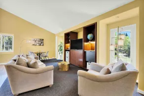Private 2 Bedroom / 1 Bath Apartment - Secluded 2 acre Estate/Orchard - Image 3