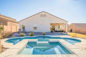 Cozy Desert Gem with Pool and Hot tub - Image 2