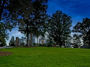 Historical Farm Romantic Getaway near Clemson - Image 5