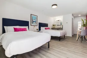 Gateway Suites Charming Stay perfect for 4 Guests - Image 3