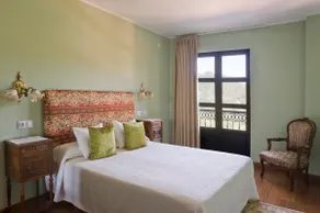 Luxury Villaviciosa - Image 5