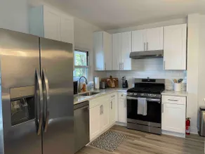 Spacious 3BR near everything - Image 2