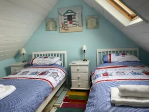 A unique 2 bedroom retreat in the heart of Cowes - Image 2
