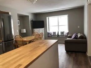 Private Suite on the Knoll - pet friendly, hot tub - Image 2