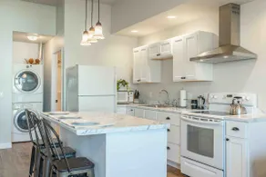 Cozy Downtown Apartment - Image 3