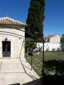 House with garden, 10 minutes from Avignon - Image 5