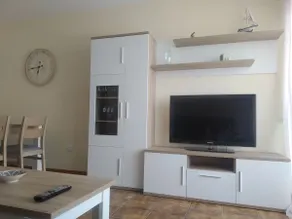 Spacious apartment with balcony overlooking the beach - Image 3