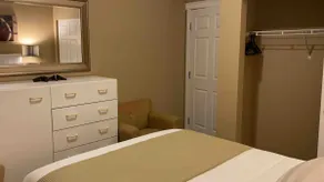 Cozy 3 bedroom Condo on 2nd/Top floor - Image 5