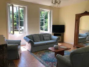 Large bright townhouse in Confolens with garden - Image 2