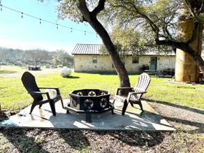 Cozy 1 bedroom cabin right by Gruene! - Image 4