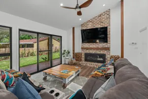 JB's - Ocean, Bush, Pets, Expansive Living, Decks, Air-Con - Image 3
