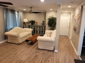 Georgia's Cozy Lakeside Villa - Image 2