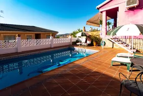 A beautiful detached house with a pool - Image 2