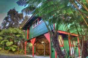 Hale Hubner Treehouse Cottage - Mins from Park - Image 2