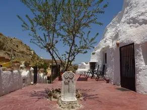 Unusual cave house near Granada - Image 3
