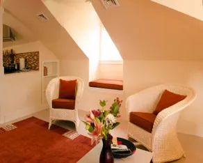 A Victorian Secret AMAZING apt. in Historic Home - Image 3